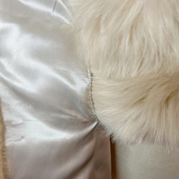 Elegant Faux Fur Cream / Tan Wrap One Size - Picture 10 of 10
